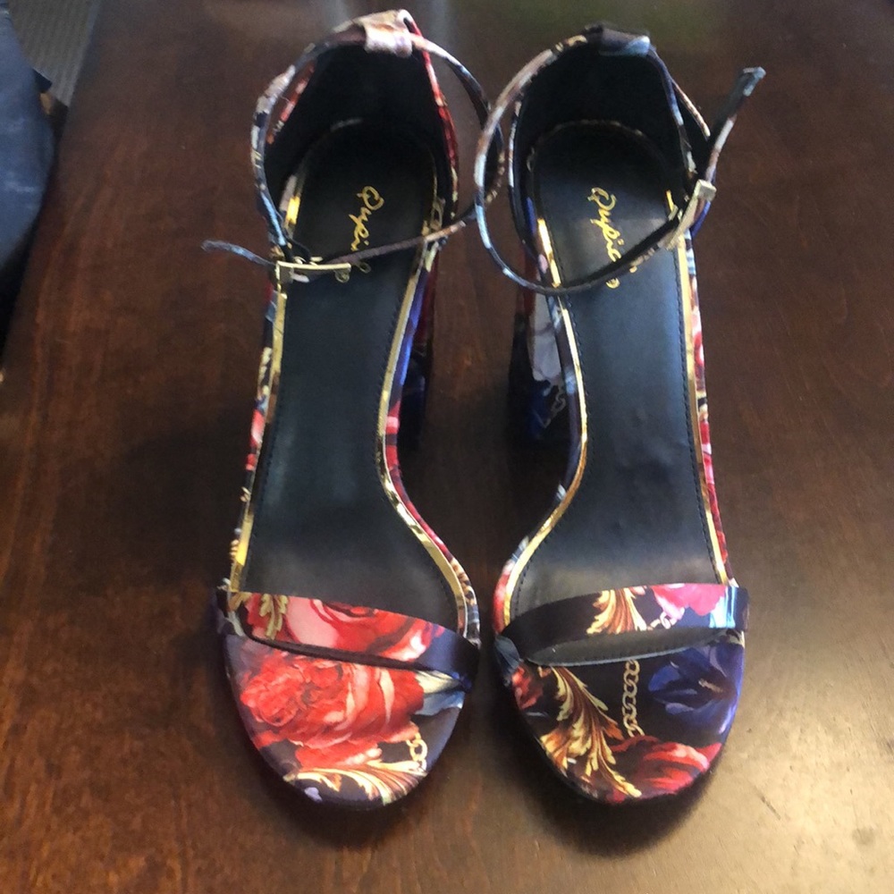 Sexy floral ankle strap heels new w/ box sandals 9